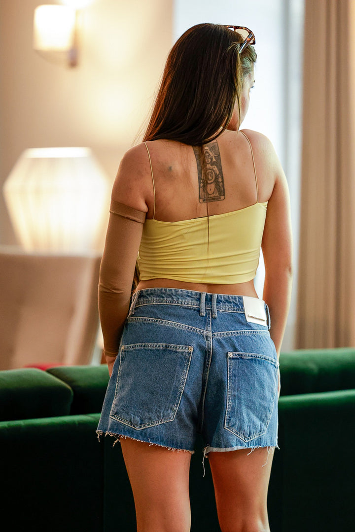 TOP AMARELO COM ALÇA FINA PONTO CHIC