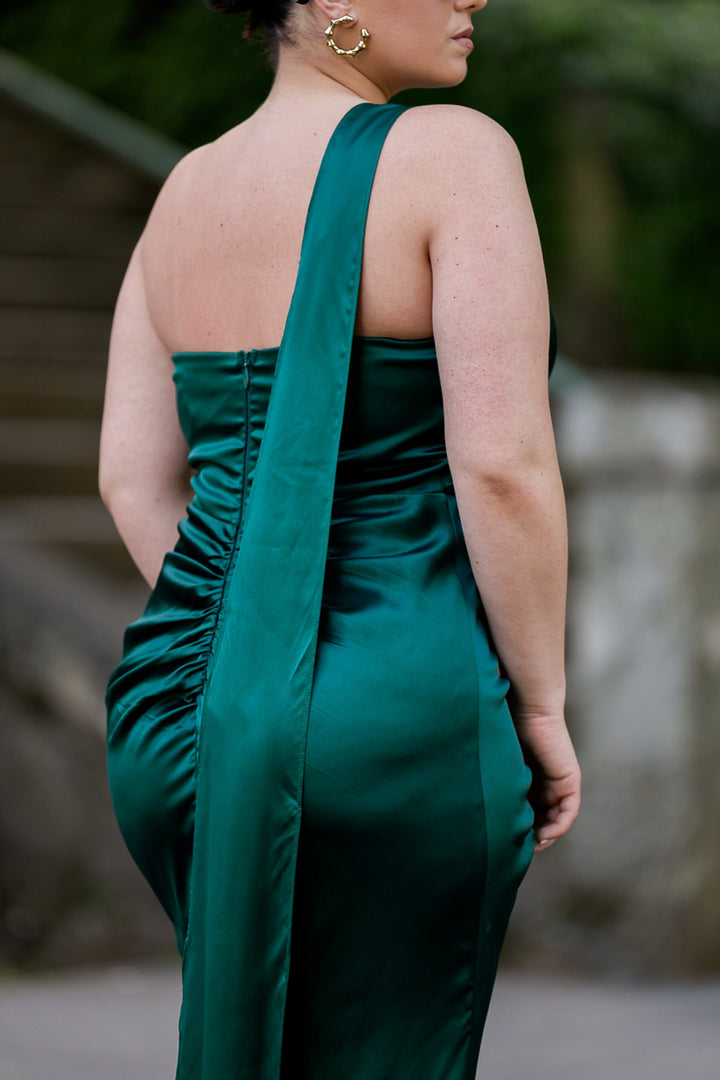 VESTIDO COMPRIDO VERDE COM PREGAS PONTO CHIC