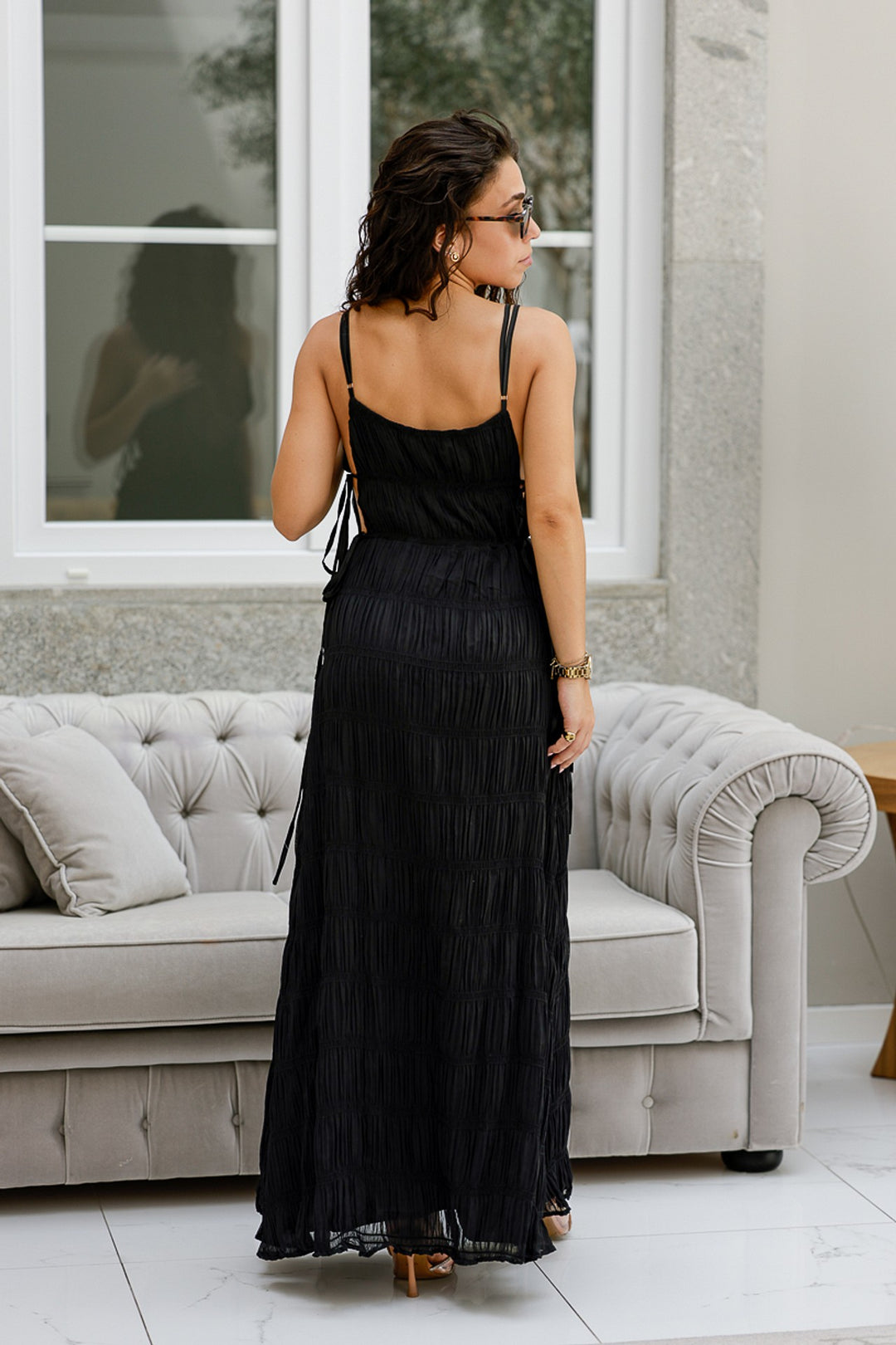 VESTIDO PRETO COMPRIDO TECIDO TRABALHADO PONTO CHIC