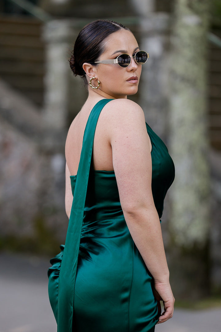VESTIDO COMPRIDO VERDE COM PREGAS PONTO CHIC