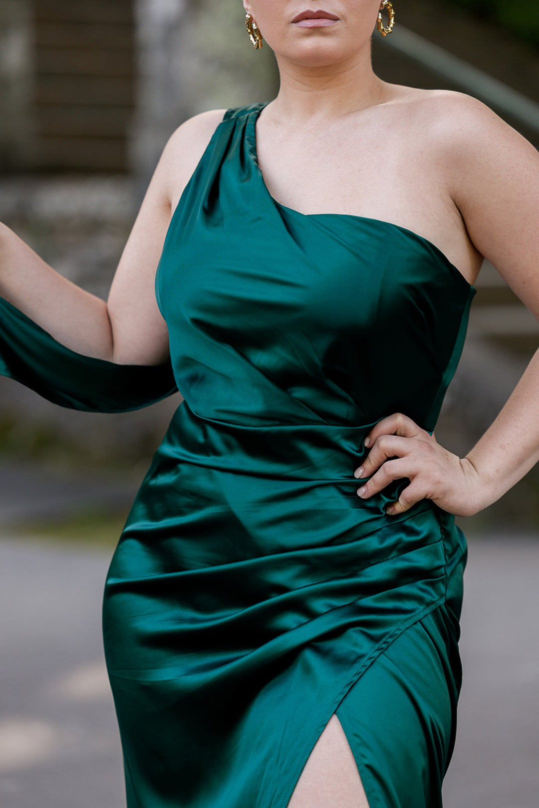 VESTIDO COMPRIDO VERDE COM PREGAS PONTO CHIC