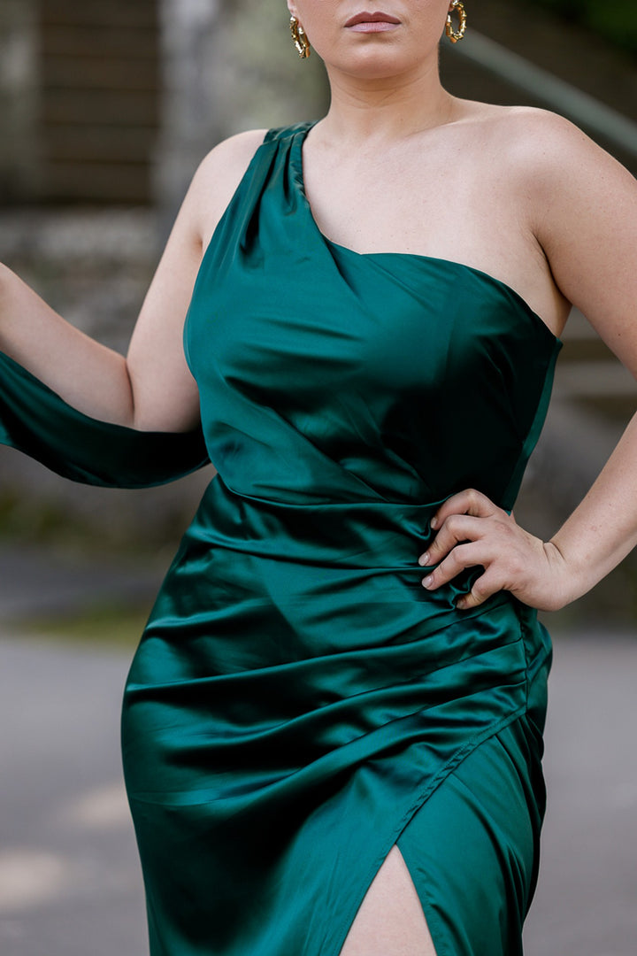 VESTIDO COMPRIDO VERDE COM PREGAS PONTO CHIC