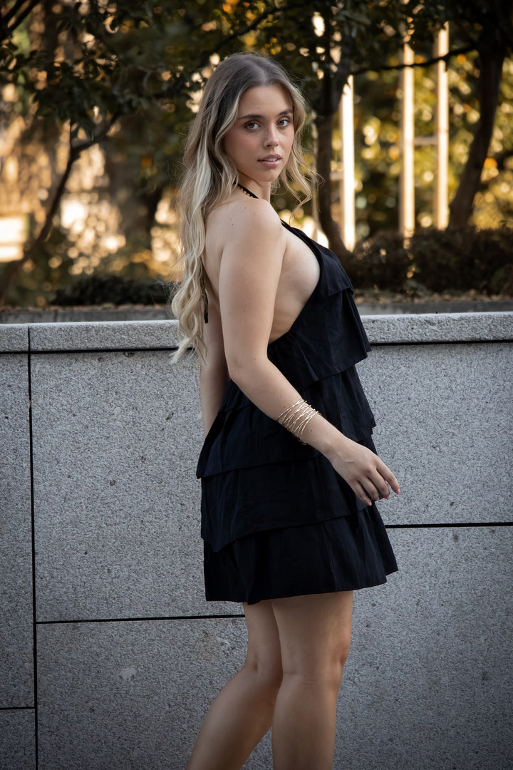 VESTIDO PRETO COM FOLHOS PONTO CHIC
