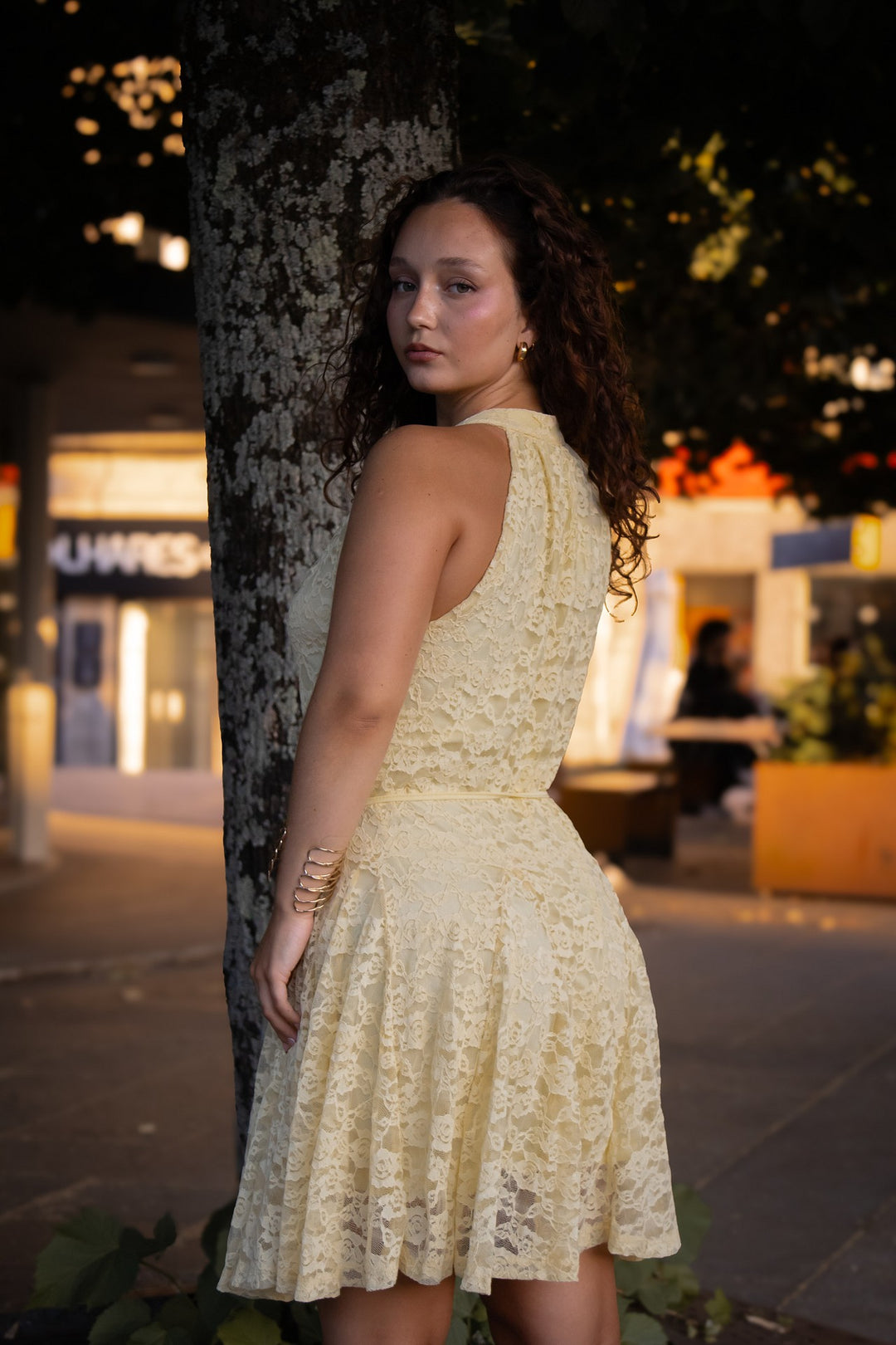 VESTIDO CURTO AMARELO TECIDO RENDADO PONTO CHIC