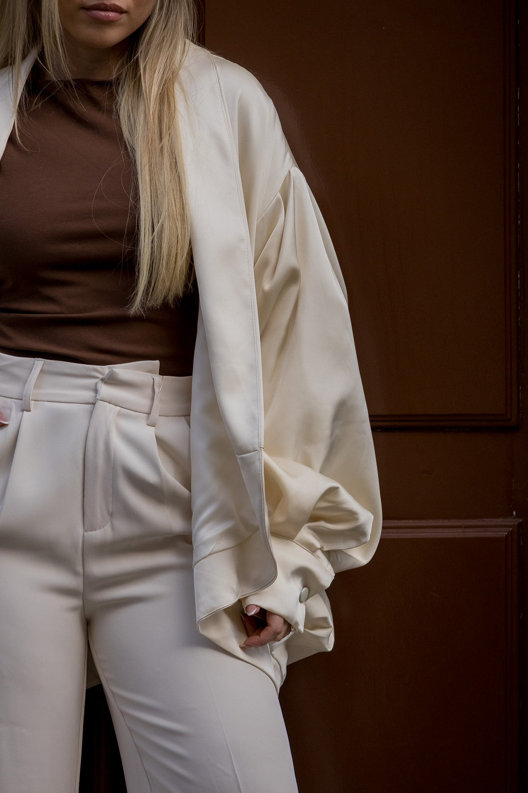 CASACO CREME COM BOLSOS PONTO CHIC