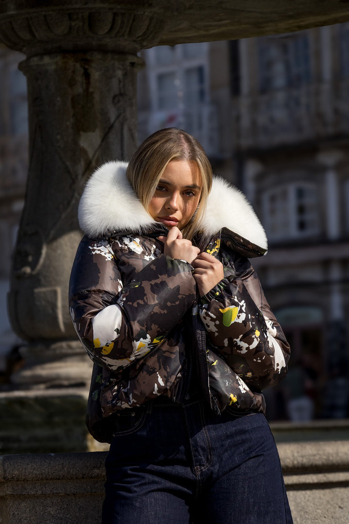 CASACO ACOLCHOADO ESTAMPADO COM GOLA DE PELO FLO&amp;CLO