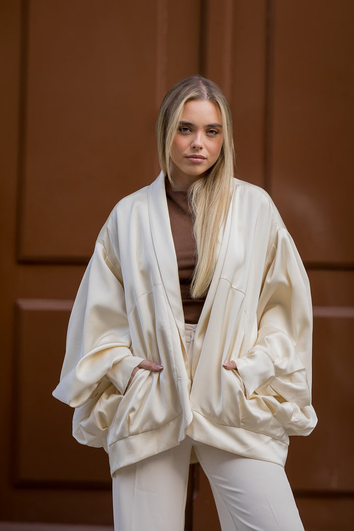 CASACO CREME COM BOLSOS PONTO CHIC