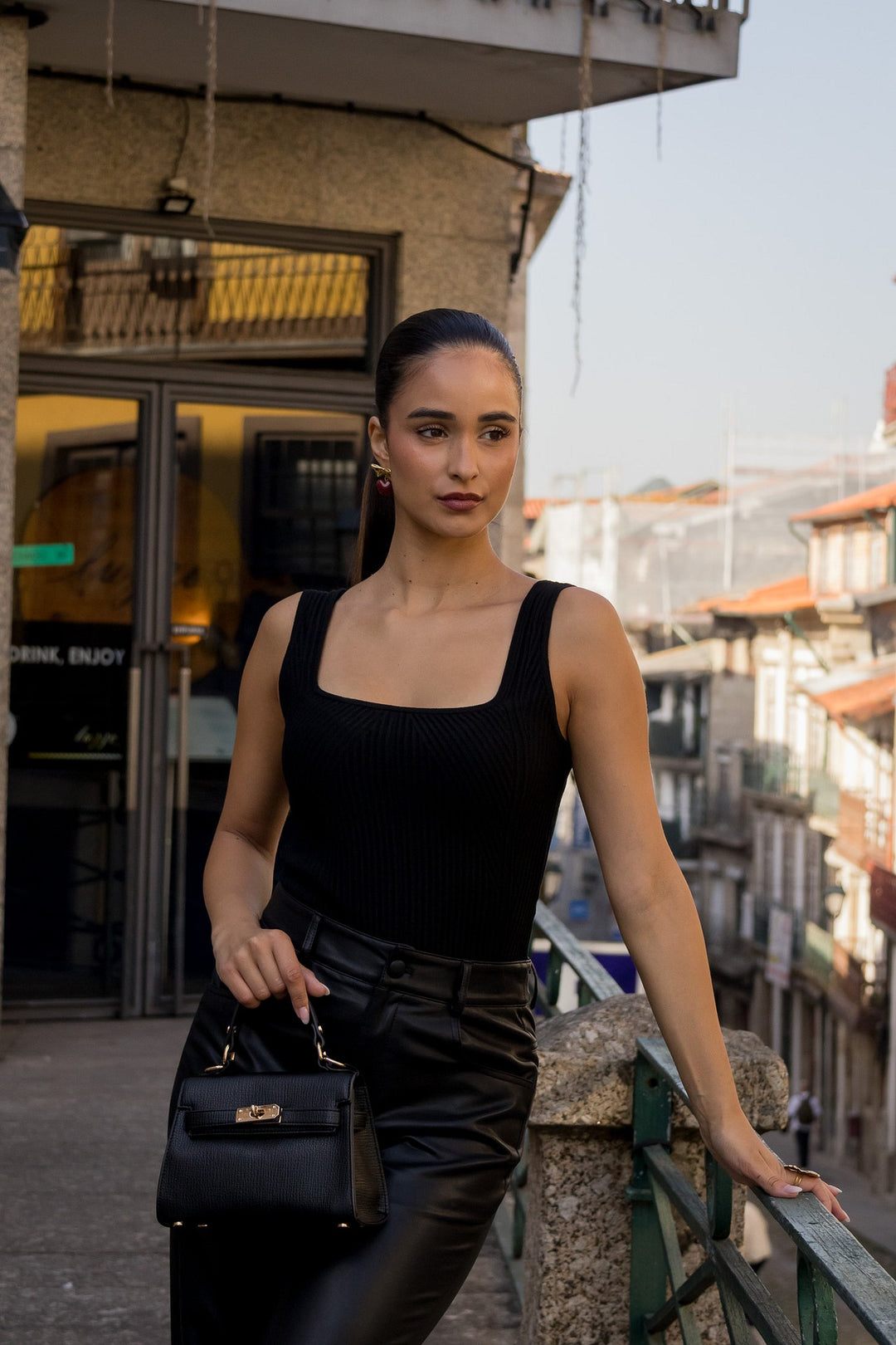 BODY PRETO CANELADO PONTO CHIC