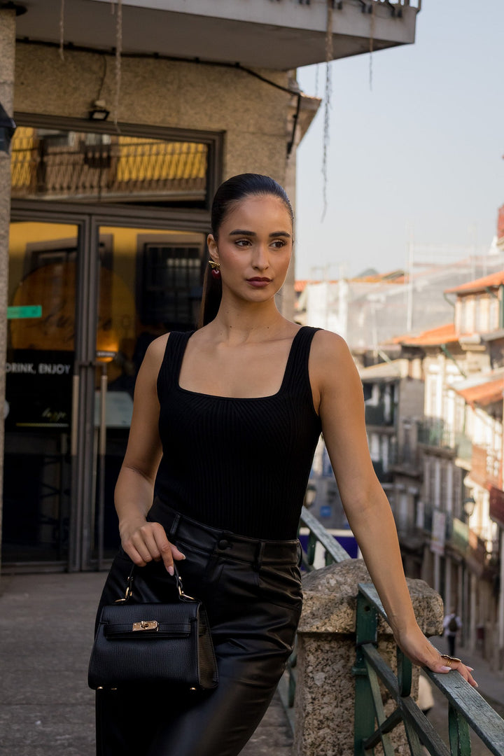 BODY PRETO CANELADO PONTO CHIC