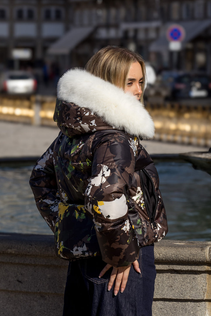 CASACO ACOLCHOADO ESTAMPADO COM GOLA DE PELO FLO&amp;CLO