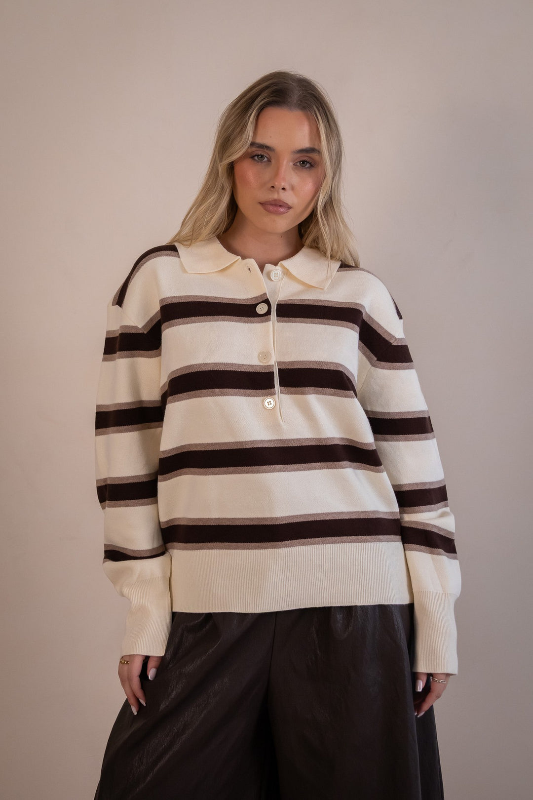 CAMISOLA ÀS RISCAS CASTANHA E BEGE PONTO CHIC