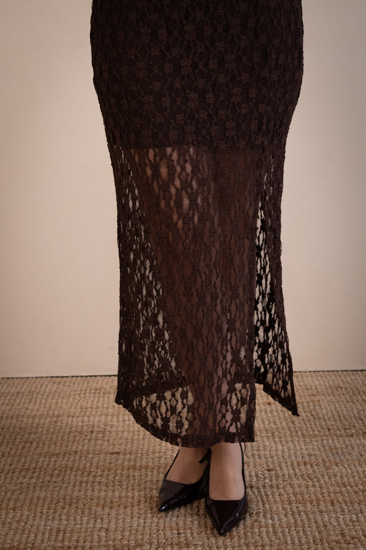 VESTIDO COMPRIDO DE RENDA CASTANHO PONTO CHIC