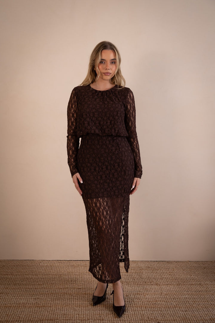 VESTIDO COMPRIDO DE RENDA CASTANHO PONTO CHIC
