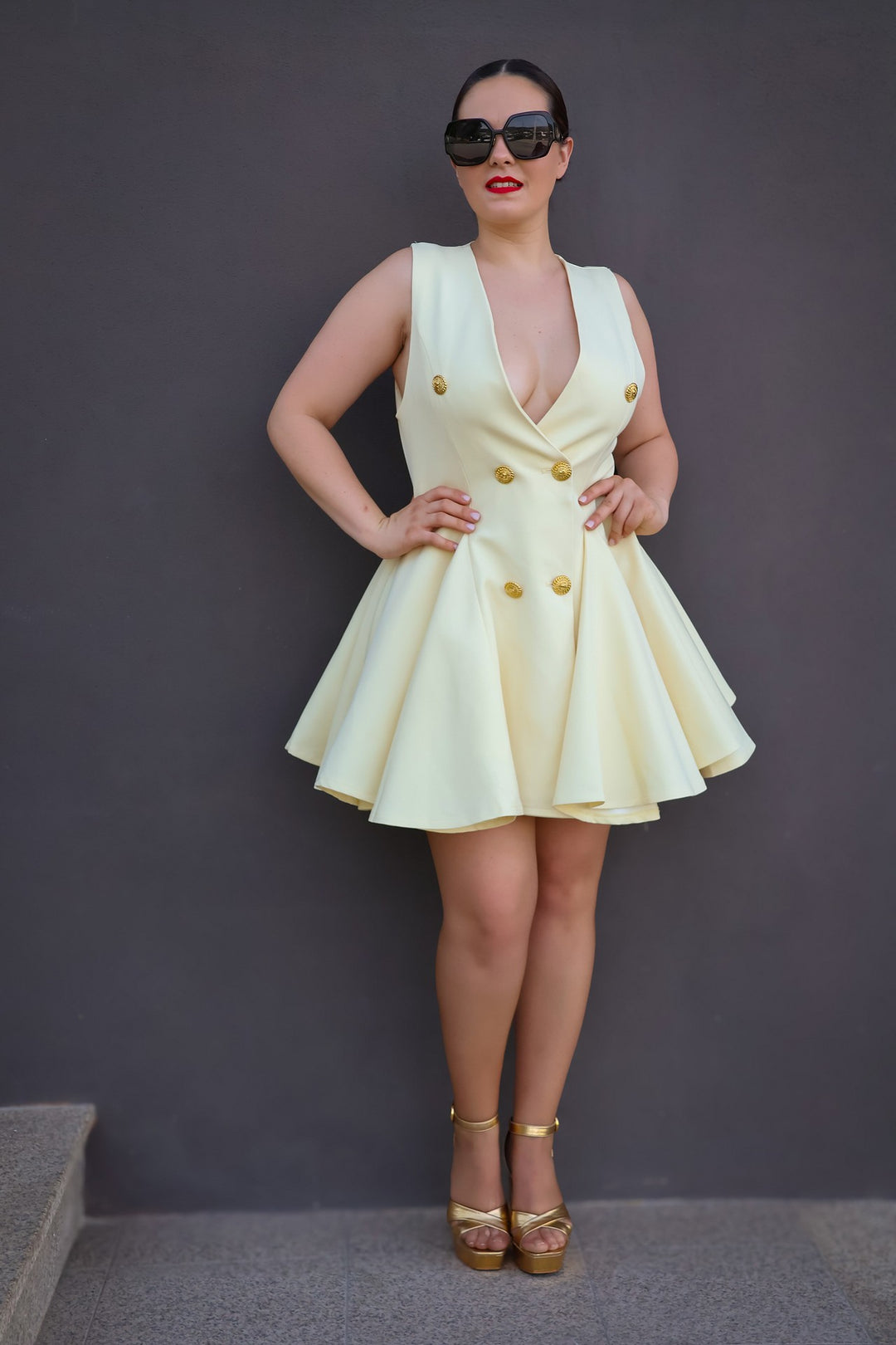 VESTIDO AMARELO COM GODÉS PONTO CHIC
