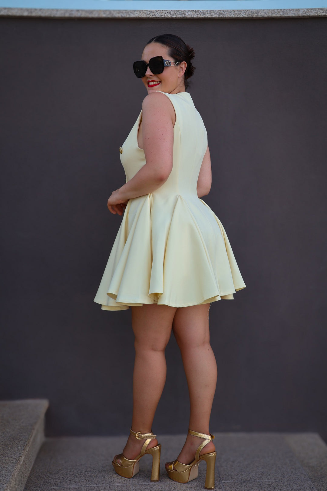 VESTIDO AMARELO COM GODÉS PONTO CHIC