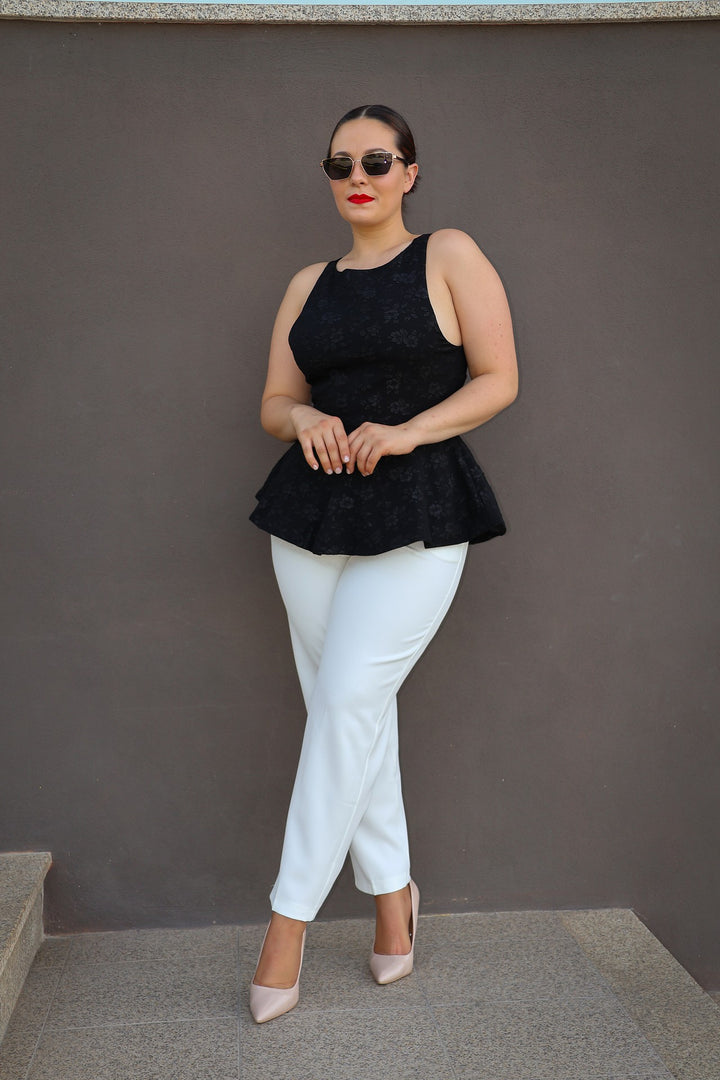CALÇA BRANCA COM FIVELA PONTO CHIC