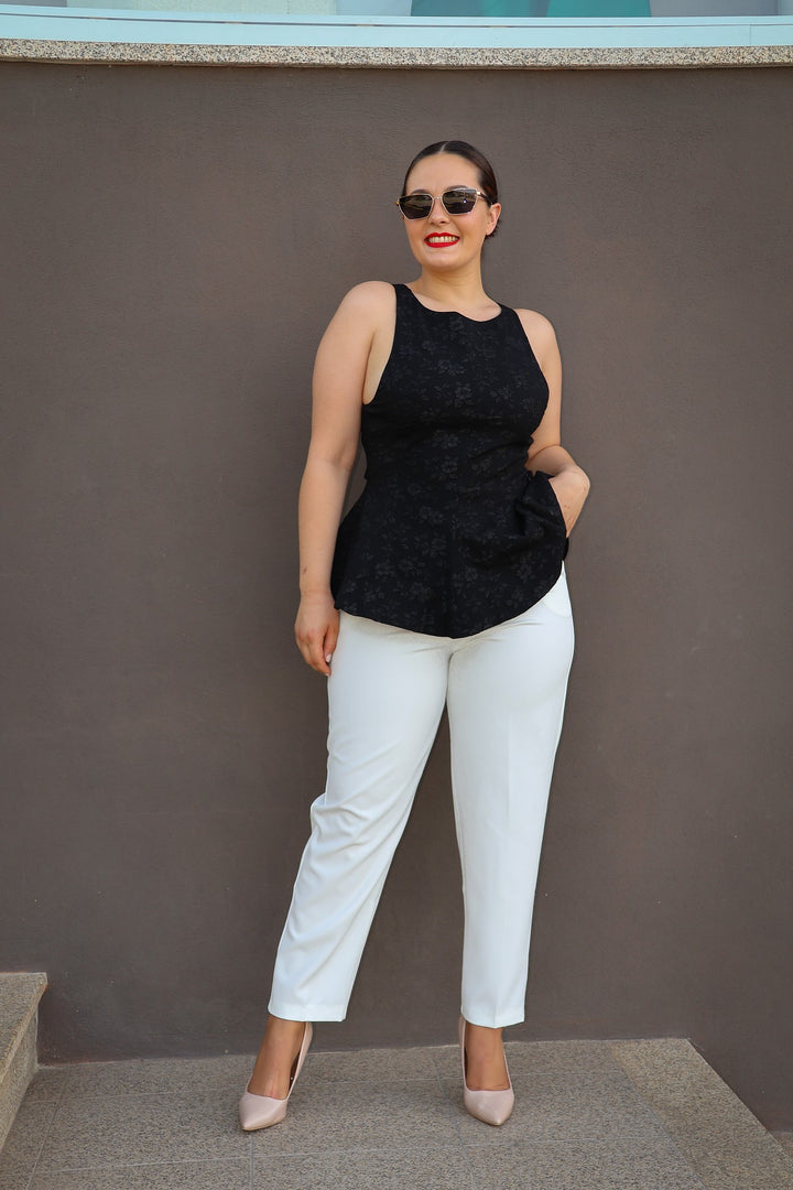 CALÇA BRANCA COM FIVELA PONTO CHIC