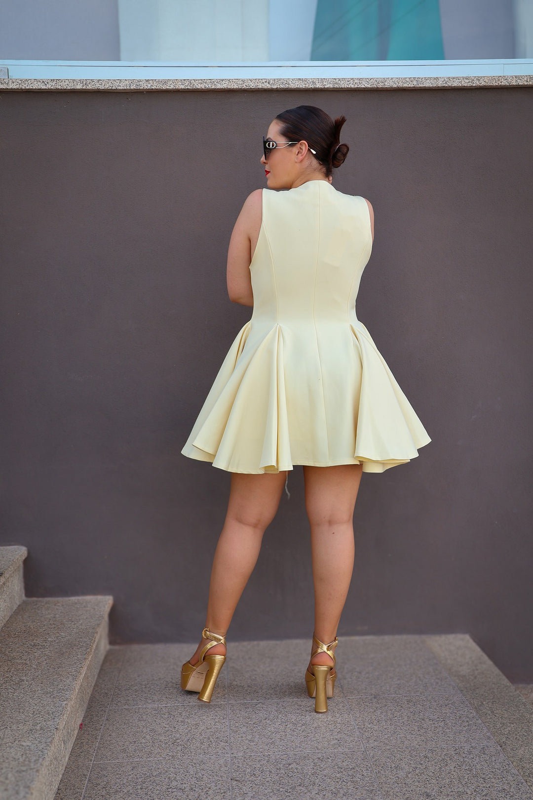 VESTIDO AMARELO COM GODÉS PONTO CHIC