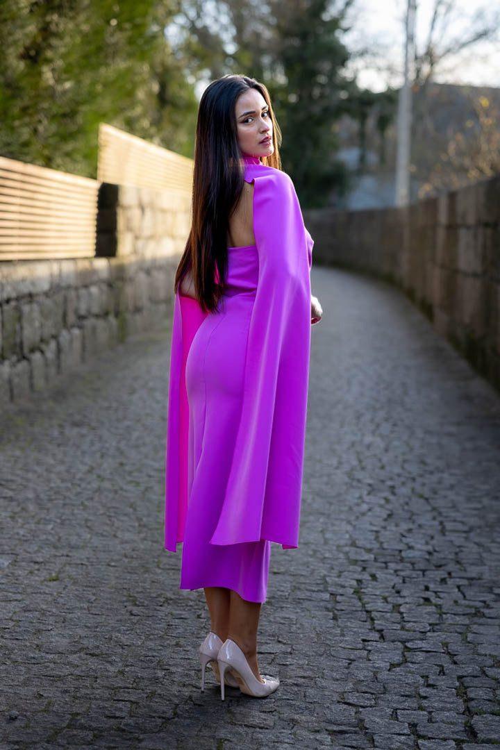 VESTIDO MIDI ROSA COM CAPA PONTO CHIC