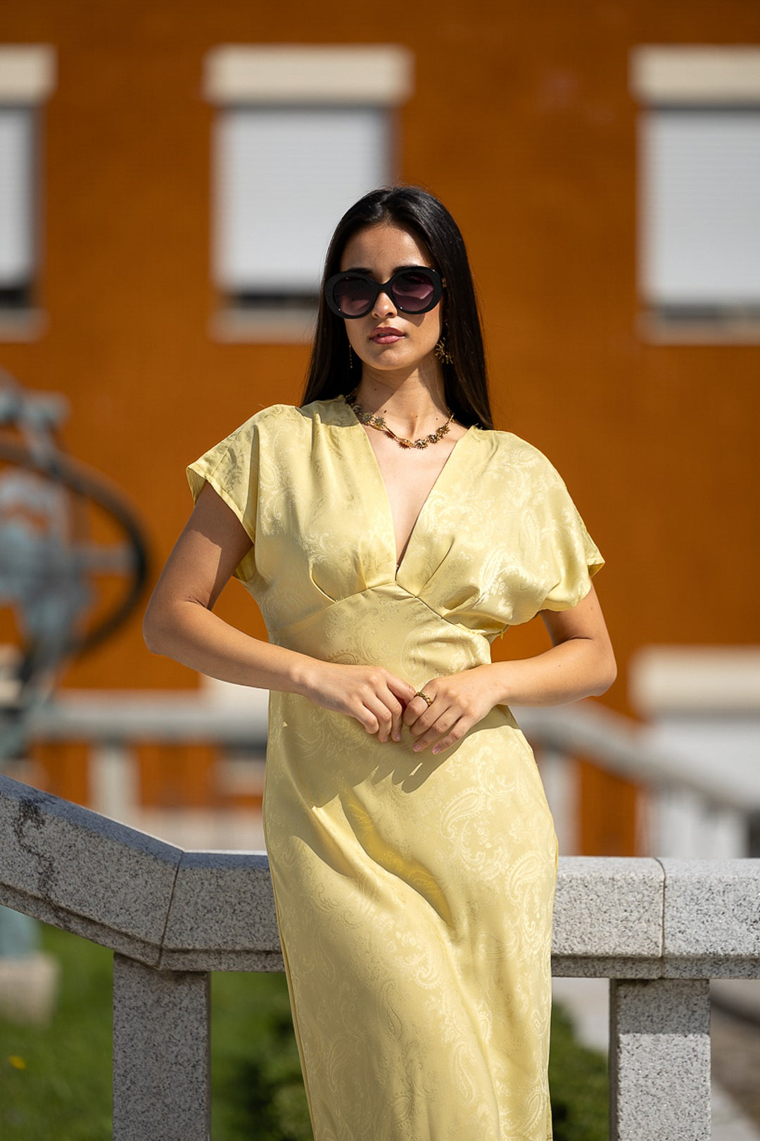 VESTIDO MIDI AMARELO PONTO CHIC