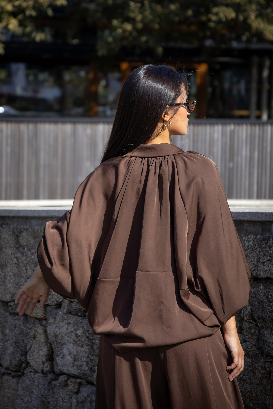 CONJUNTO CASTANHO CASACO E CALÇA FLUIDA PONTO CHIC