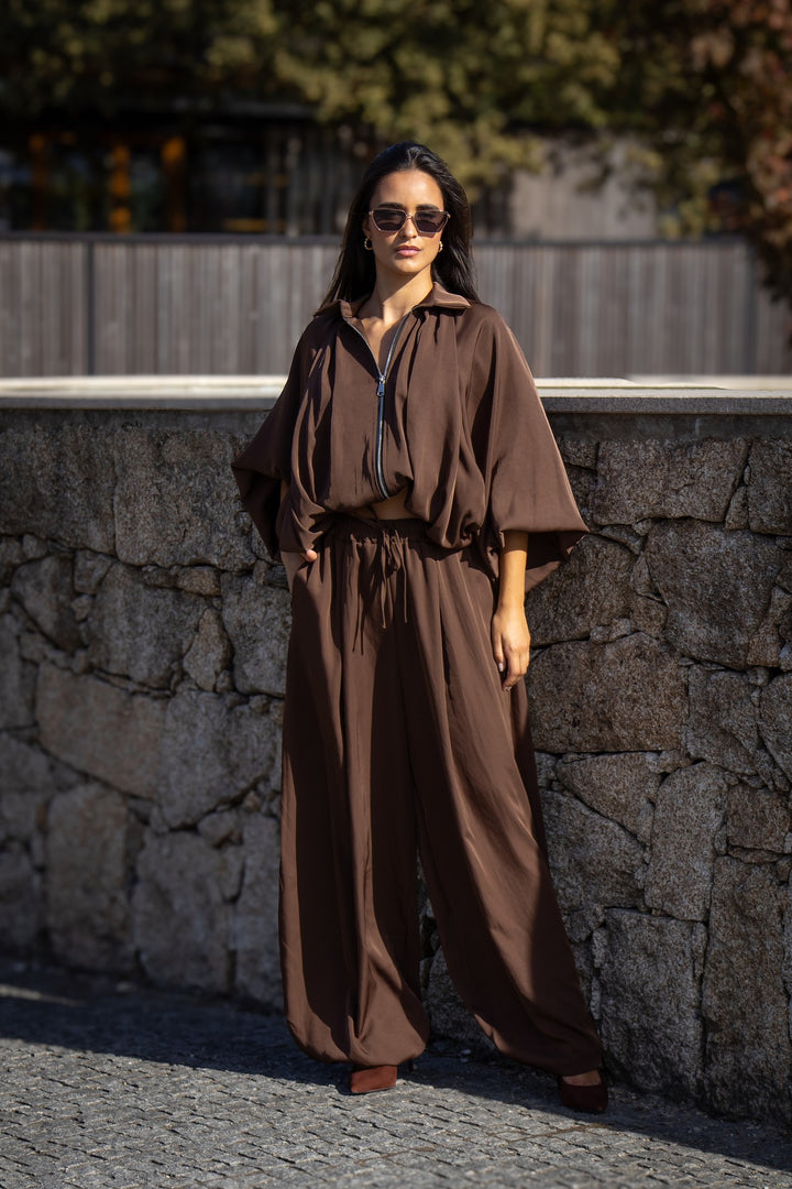 CONJUNTO CASTANHO CASACO E CALÇA FLUIDA PONTO CHIC