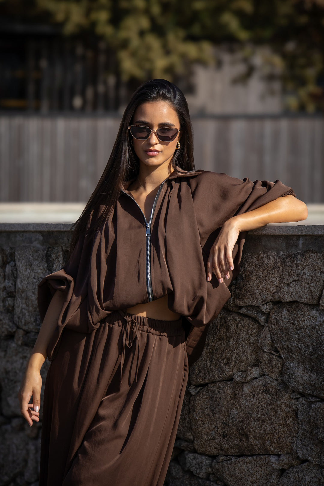 CONJUNTO CASTANHO CASACO E CALÇA FLUIDA PONTO CHIC