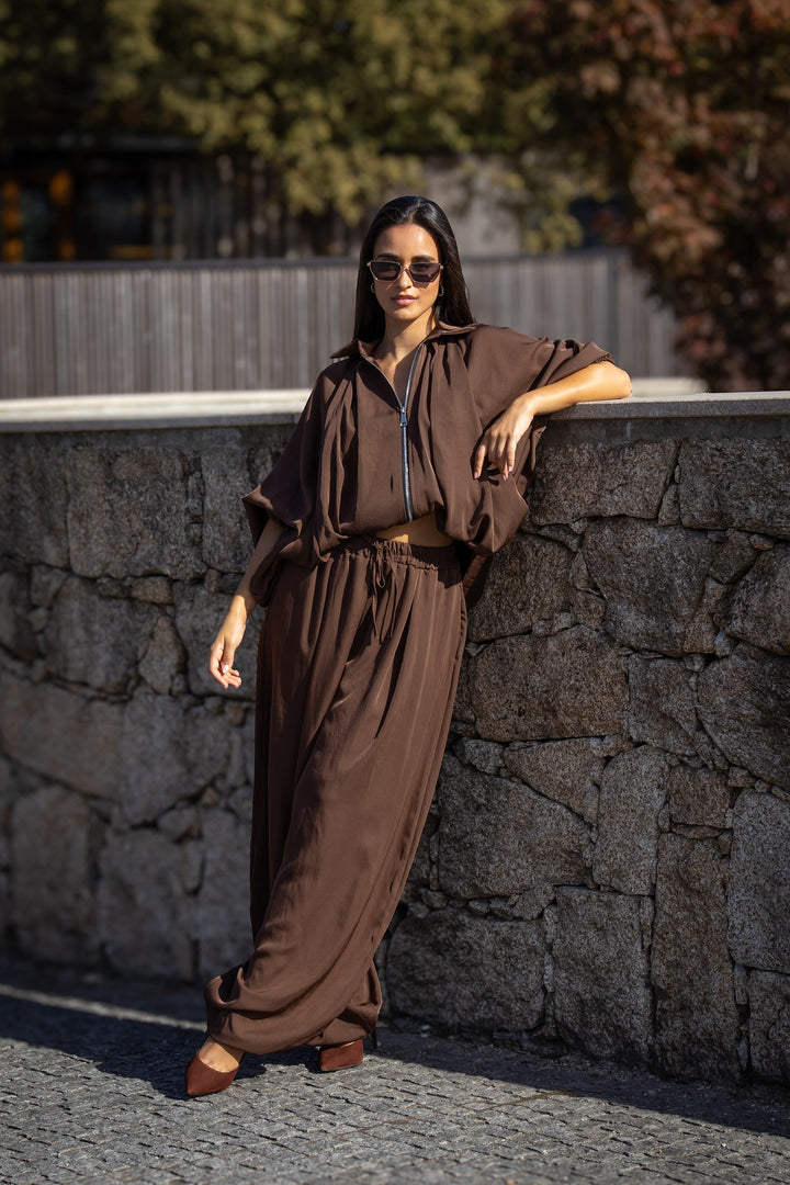 CONJUNTO CASTANHO CASACO E CALÇA FLUIDA PONTO CHIC