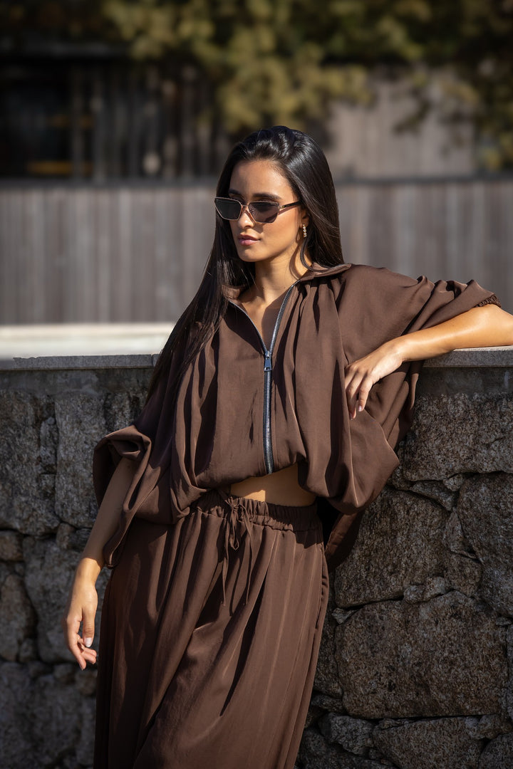 CONJUNTO CASTANHO CASACO E CALÇA FLUIDA PONTO CHIC