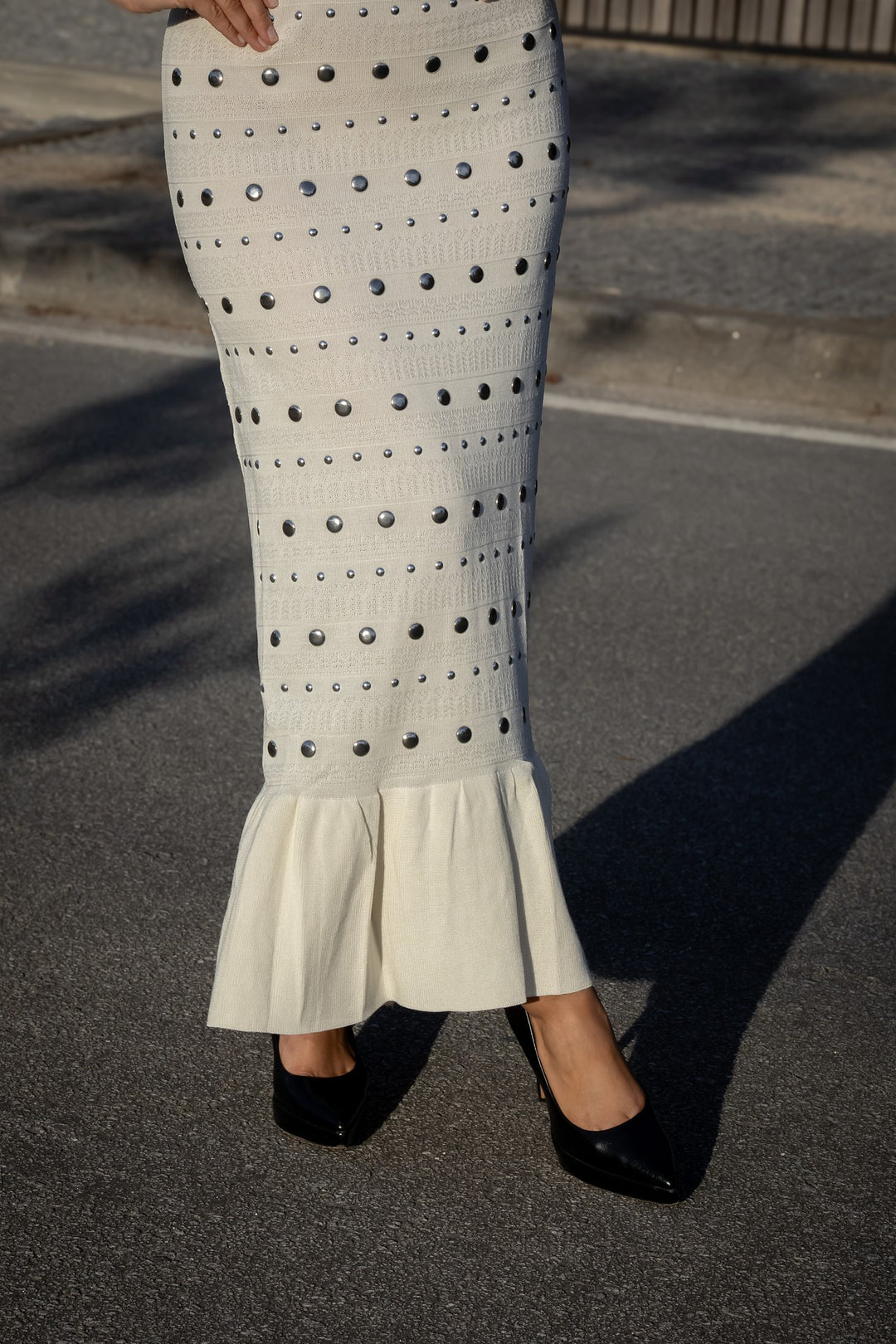 VESTIDO BRANCO COM APLICAÇÕES METÁLICAS PONTO CHIC