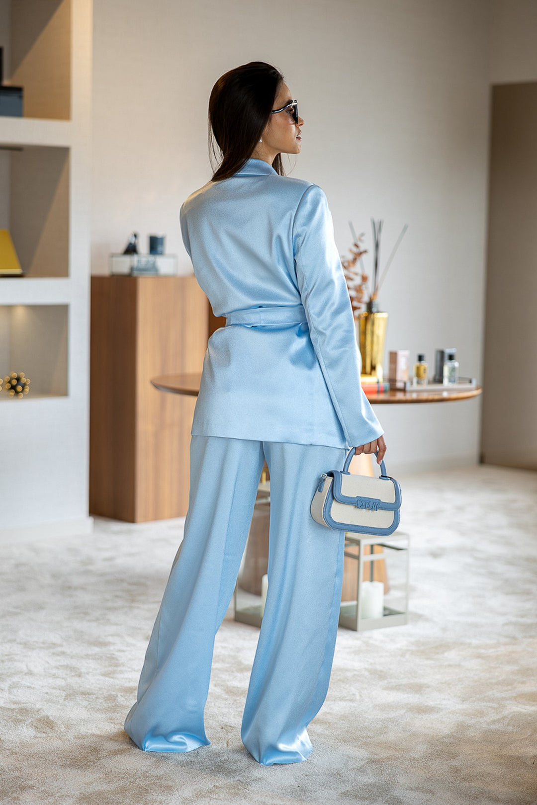 BLAZER AZUL ACETINADO COM CINTO RINASCIMENTO