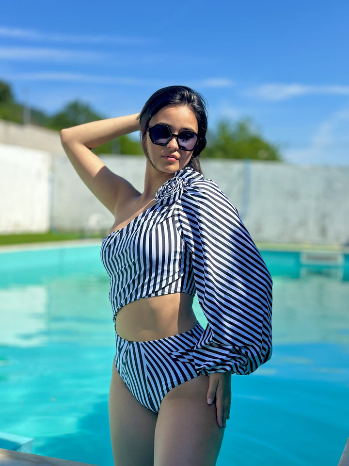 FATO DE BANHO PRETO E BRANCO ÀS RISCAS PONTO CHIC