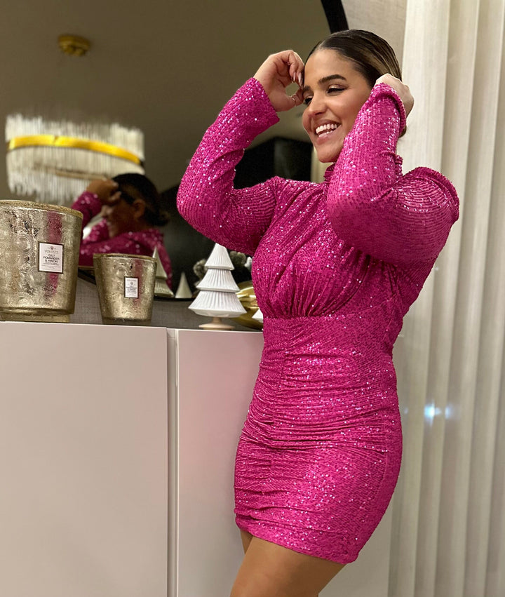 VESTIDO LANTEJOULAS ROSA COM GOLA PONTO CHIC