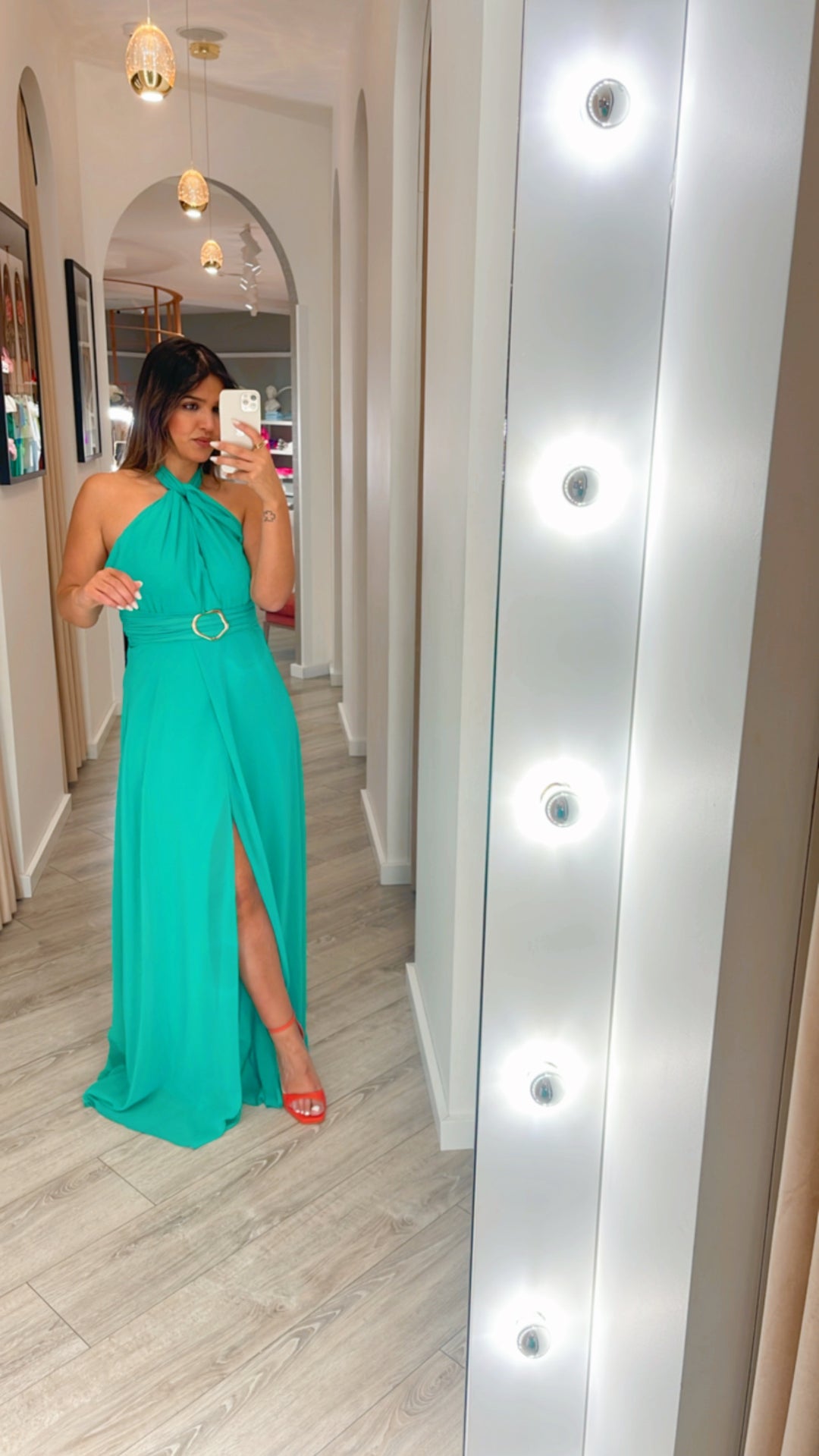 VESTIDO LONGO VERDE COM FIVELA DOURADA PONTO CHIC