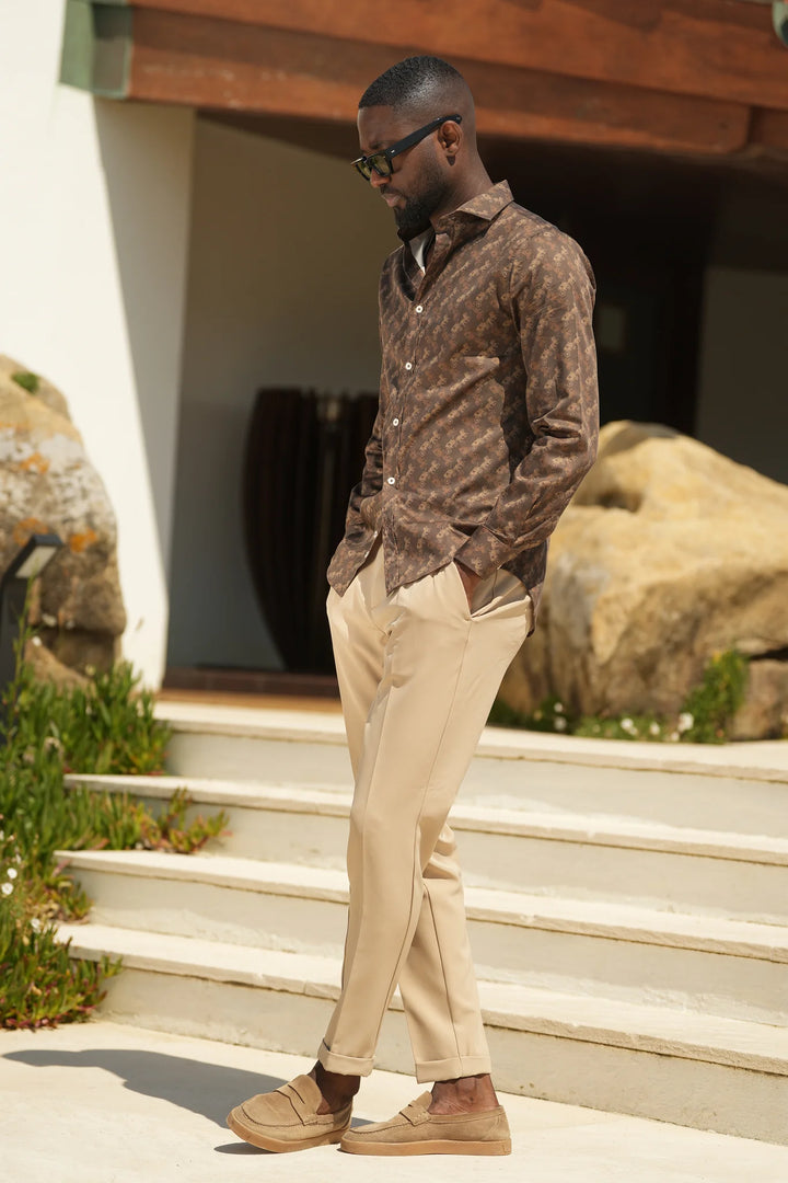 CAMISA CASTANHA ESTAMPADA CARRUAGENS DONATO