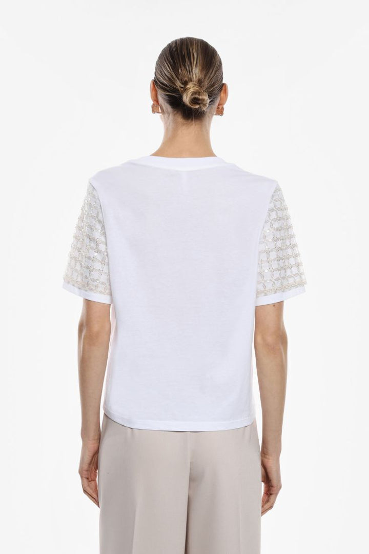 T-SHIRT BRANCA COM RENDA NA MANGA IMPERIAL