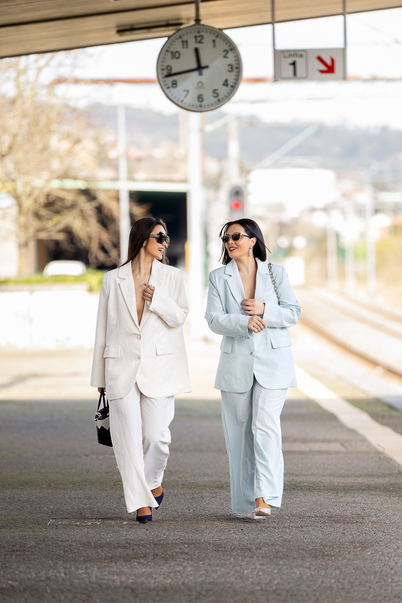 FATO AZUL CLARO COM PROMENOR BEGE PONTO CHIC