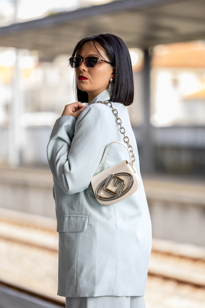 FATO AZUL CLARO COM PROMENOR BEGE PONTO CHIC