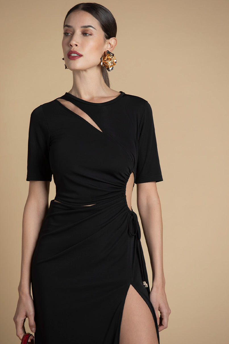 VESTIDO PRETO COM RECORTES SAHOCO