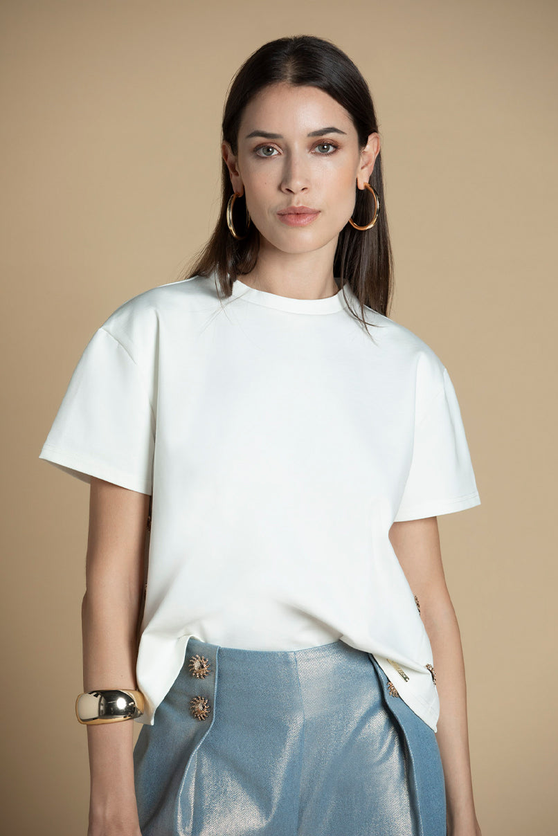 T-SHIRT COM APLICAÇÃO LATERAL DE SÓIS SAHOCO