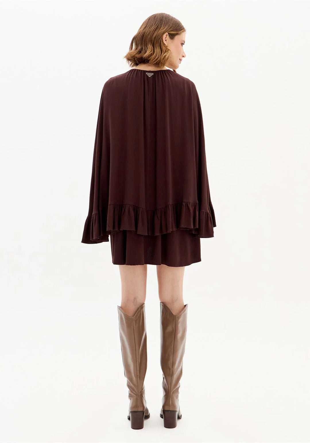 VESTIDO CASTANHO COM FOLHOS LANÇA PERFUME