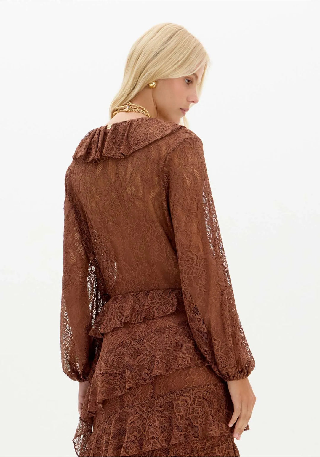 BLUSA CASTANHA EM RENDA COM FOLHO NA FRENTE LANÇA PERFUME