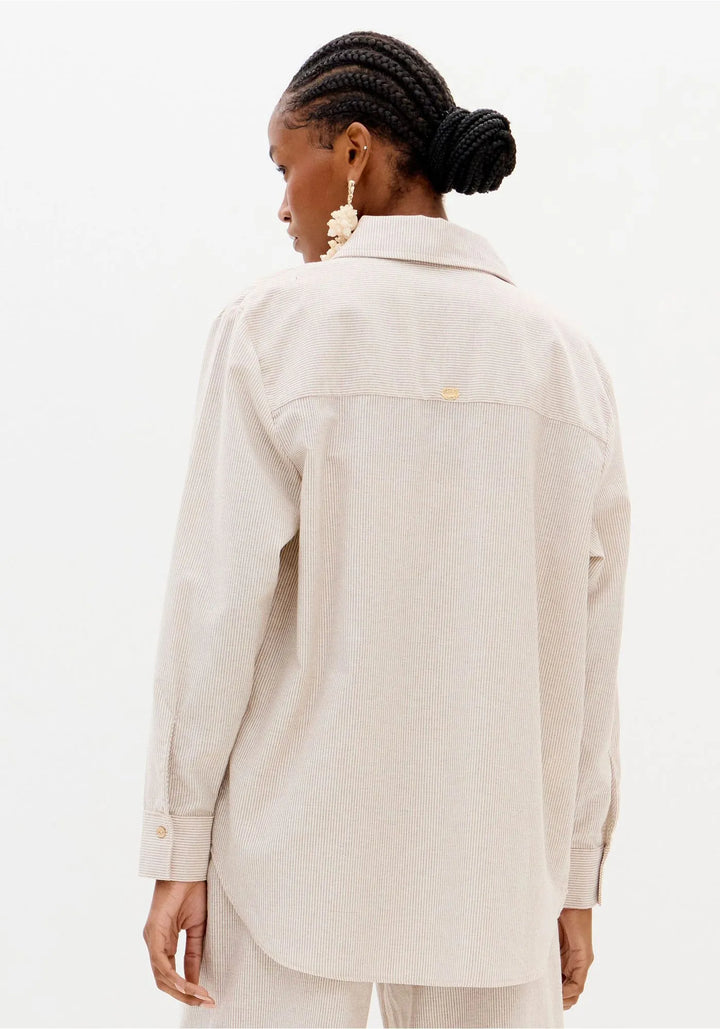 CAMISA CRU COM RISCA LANÇA PERFUME