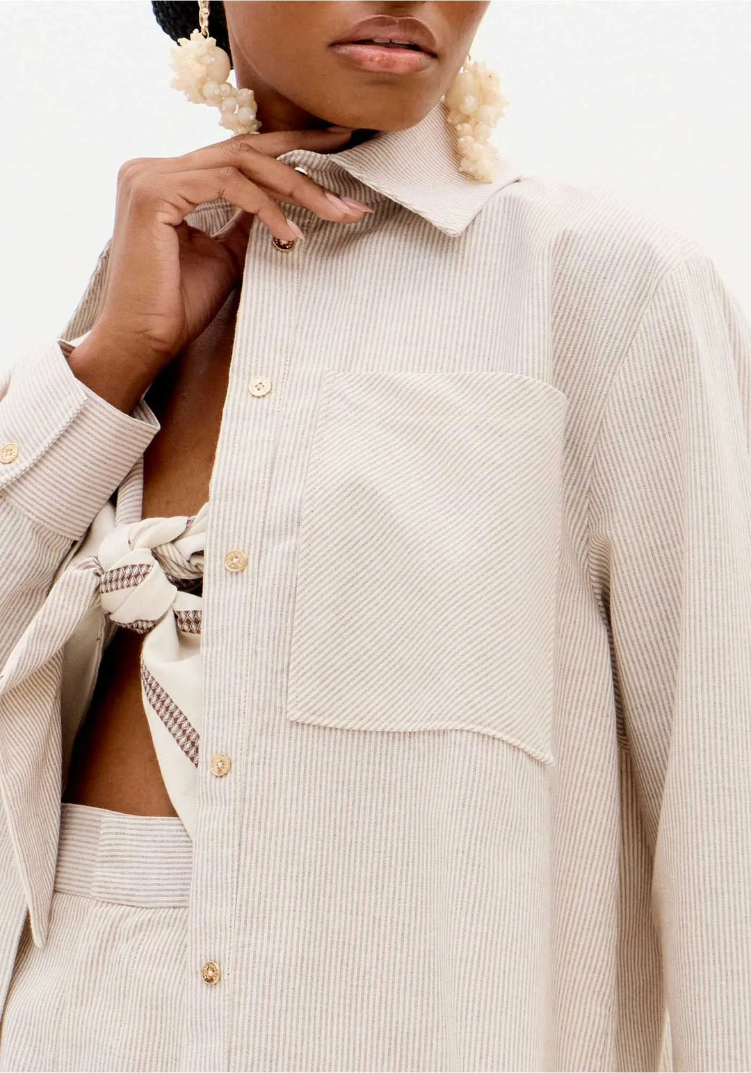 CAMISA CRU COM RISCA LANÇA PERFUME