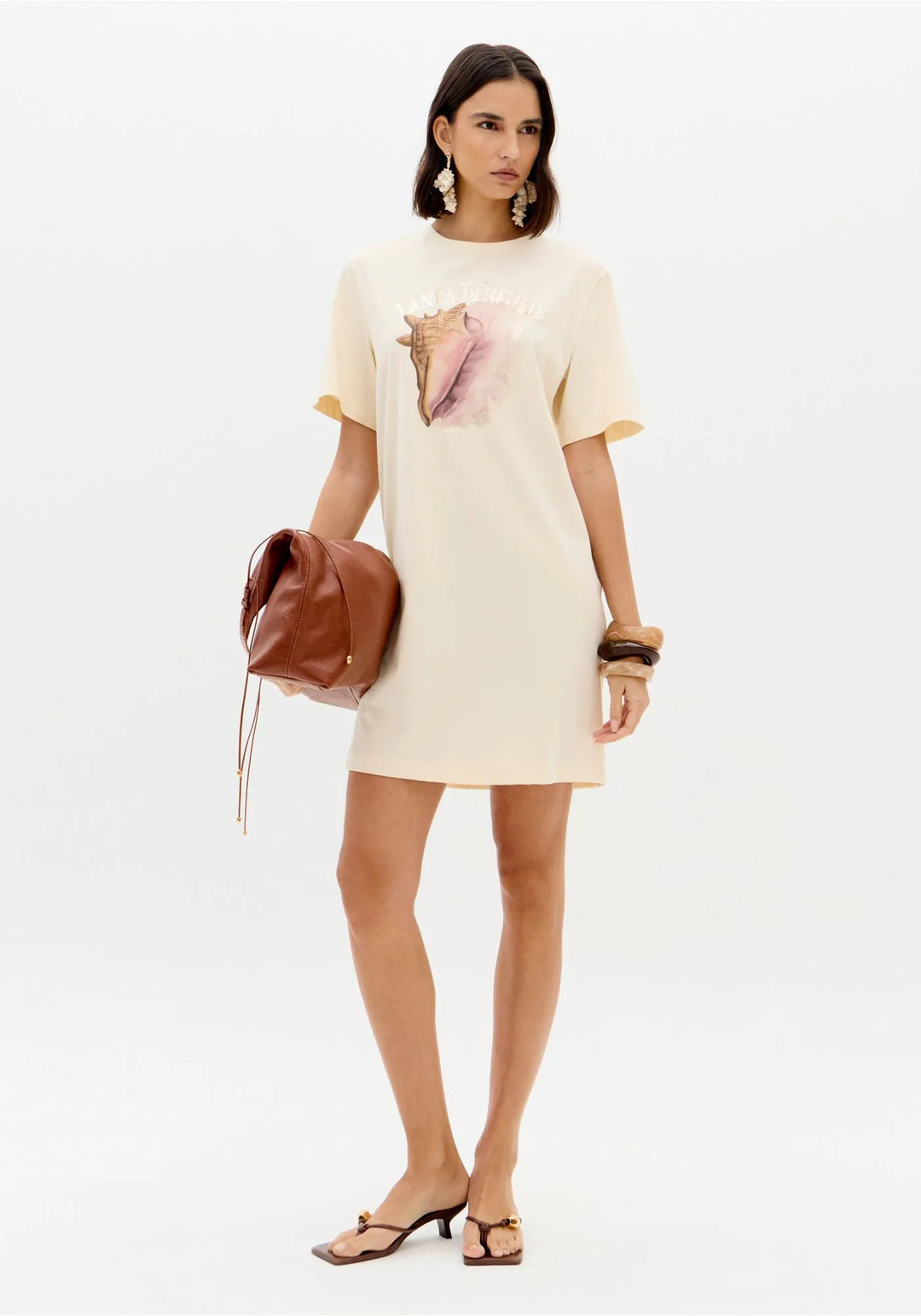 VESTIDO T-SHIRT BEGE COM ESTAMPA FRONTAL LANÇA PERFUME