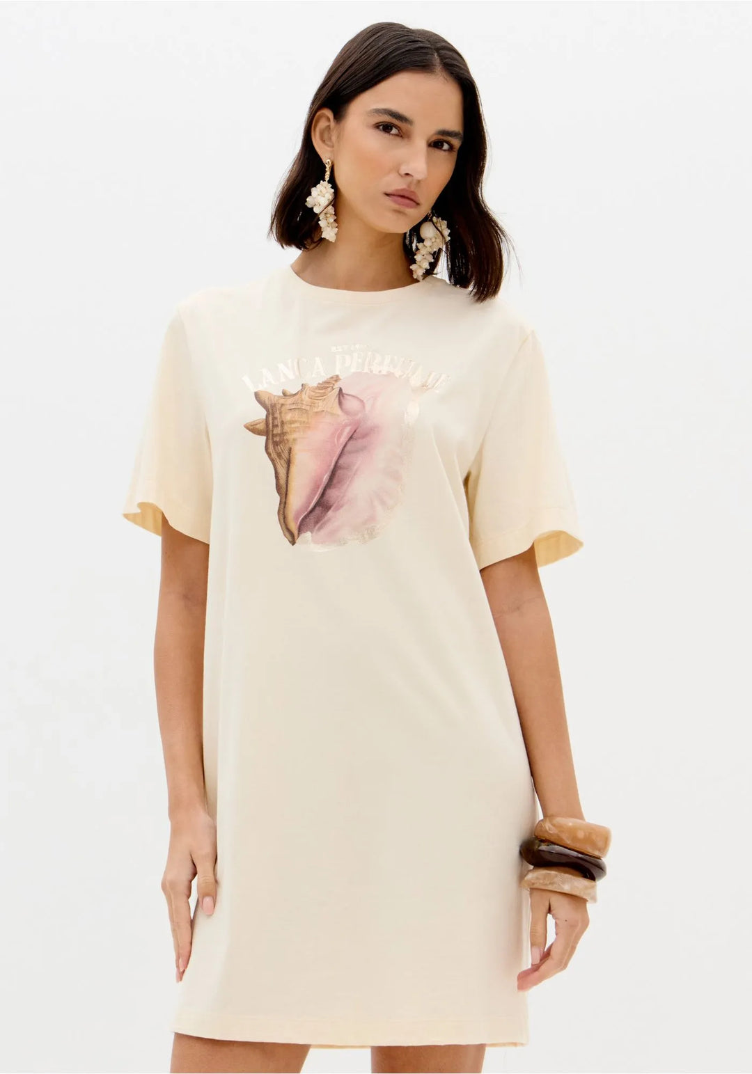 VESTIDO T-SHIRT BEGE COM ESTAMPA FRONTAL LANÇA PERFUME