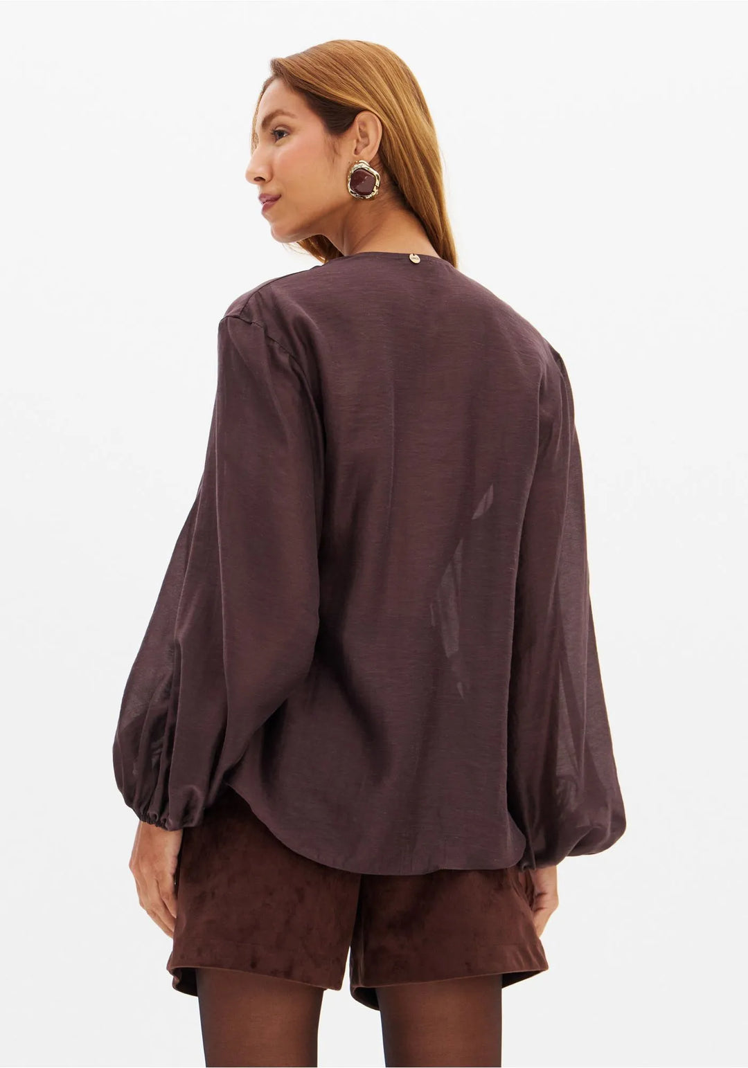BLUSA CASTANHO CAFÉ COM FOLHOS LANÇA PERFUME
