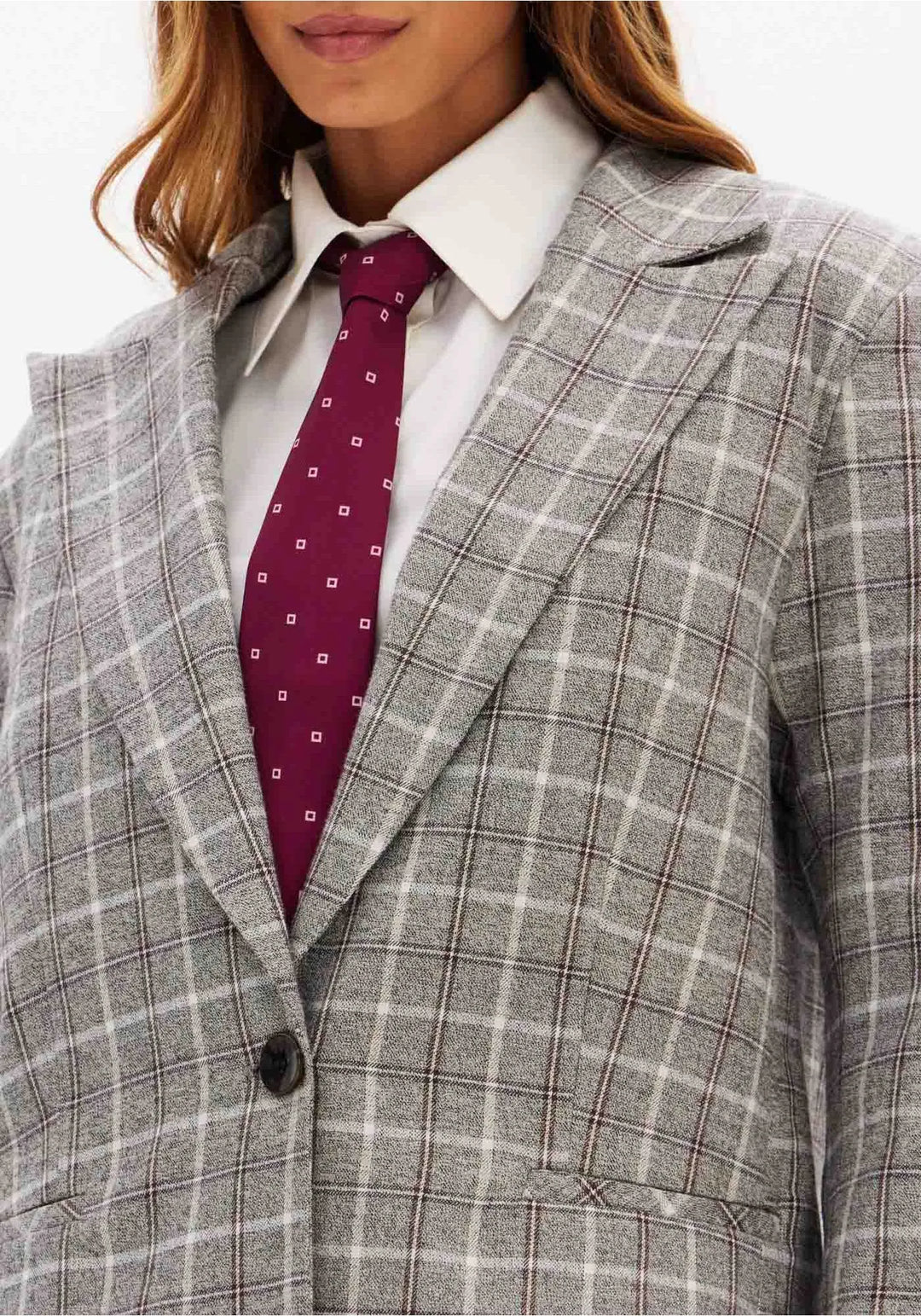 BLAZER CINZA AOS QUADRADOS LANÇA PERFUME