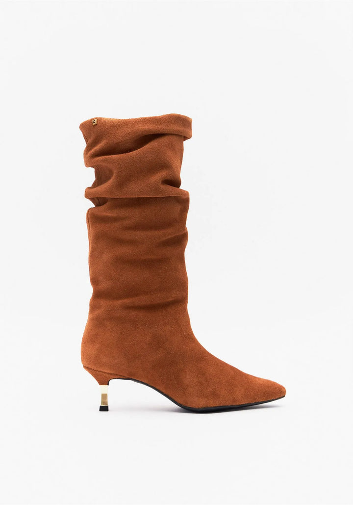 BOTA SLOUCH COURO CANO ALTO SALTO BAIXO LANÇA PERFUME