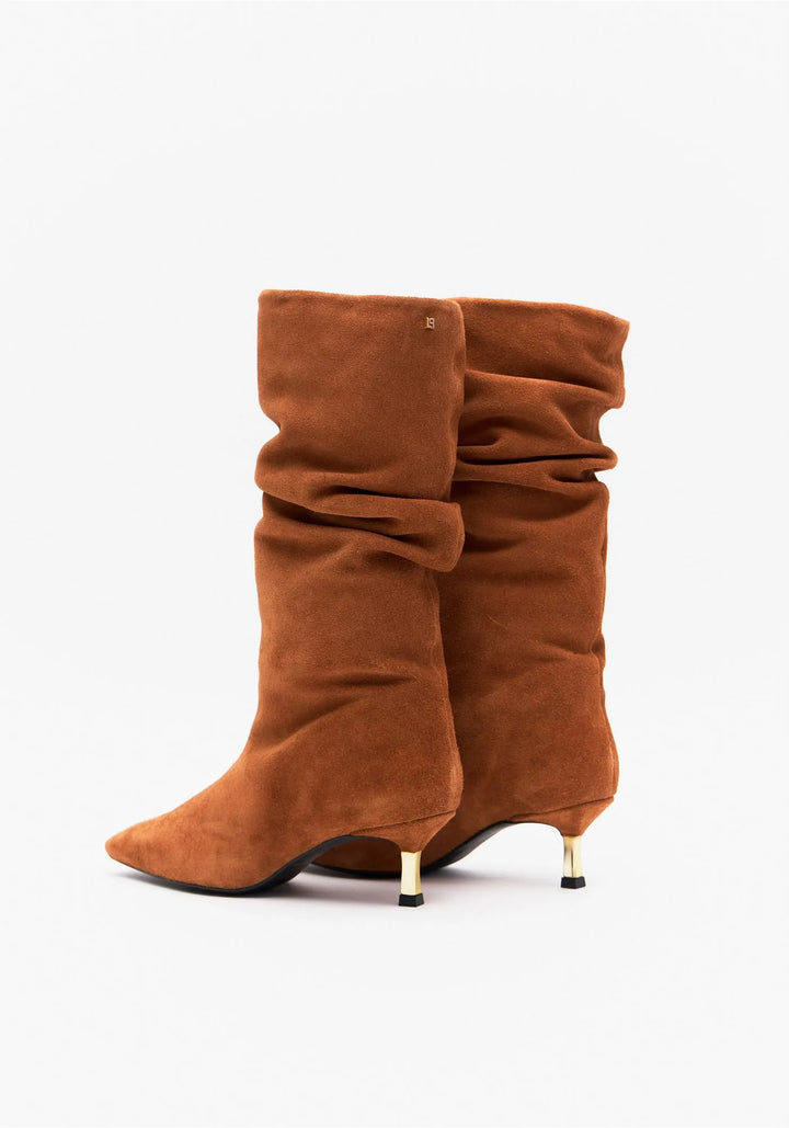 BOTA SLOUCH COURO CANO ALTO SALTO BAIXO LANÇA PERFUME